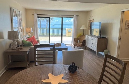 Saint Helena Island Apartment | Oceanfront Villa - 644 Newhaven Court