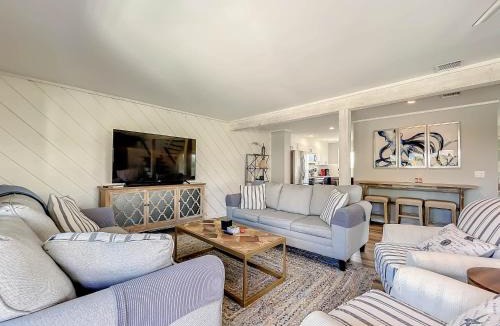 Sea Dunes Apartment | Octopus Garden A Luxurious Townhome Overlooking Pool Ocean Views