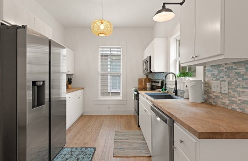 Brunswick House | Odie's Oasis | Historic Downtown Home | Pet Friendly | Fenced Yard | Near Shops | New Patio