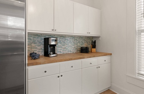 Brunswick House | Odie's Oasis | Historic Downtown Home | Pet Friendly | Fenced Yard | Near Shops | New Patio