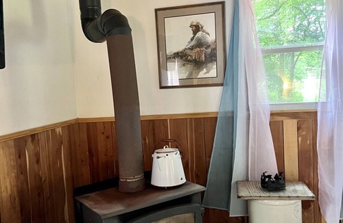 Lincoln County Cabin | off-the-grid "glamping" country cabin