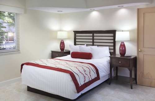 Pompano Beach Resort | OFFICIAL LISTING | Wyndham - Sea Gardens Studio w/Pool, Beach, Attractions!