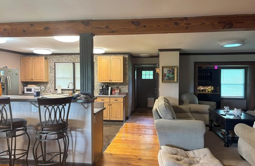White Plains House | Old Main has Horses! Trails! Fishing! Swimming!