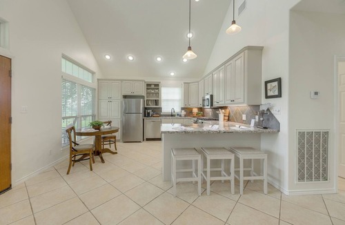 Weimar House | On 174 Acres! Modern Ranch House in Weimar