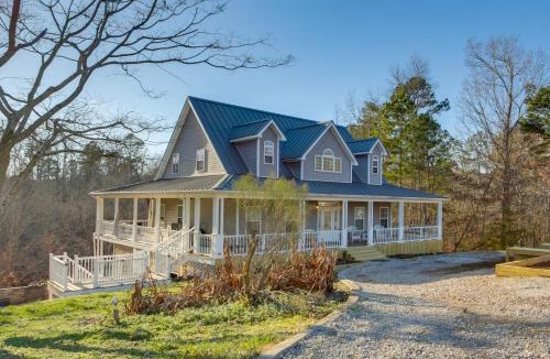 Waterloo House | On-Site Lake Access: Serene Waterloo Getaway