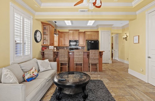 Destin House | On the Beach - Gated Community - Elevator - Community Pool - Beach Service Incl!