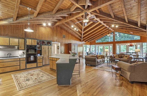 Cumming House | On the Lake Executive furnished retreat. Lake views, sunsets and private dock