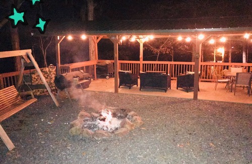 Negreet House | Once a Part of the Beloved Shady Oak Lodge - Cabin 1 - 4 beds with Boat Ramp