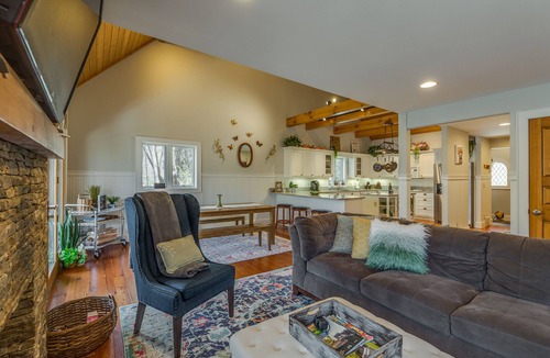 Sapphire House | ONCE UPON A STREAM- Storybook cottage on stream, perfect for family gatherings.