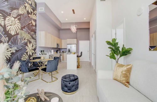 Northeast Miami Condo | One Bedroom Condo King Bed With City Views