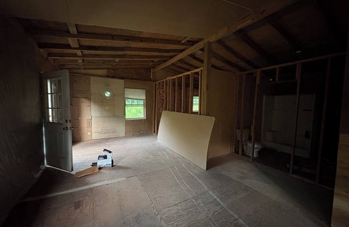 Speedwell Cabin | One Bedroom Rustic Cabin
