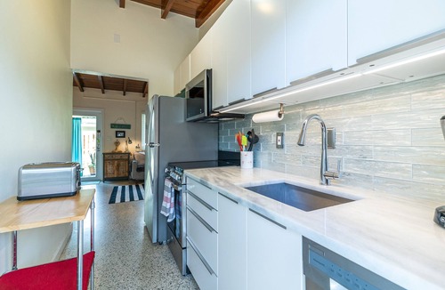 Delray Beach House | One Mile to Beach, Two Bedrooms & High Speed Wifi & Laundry