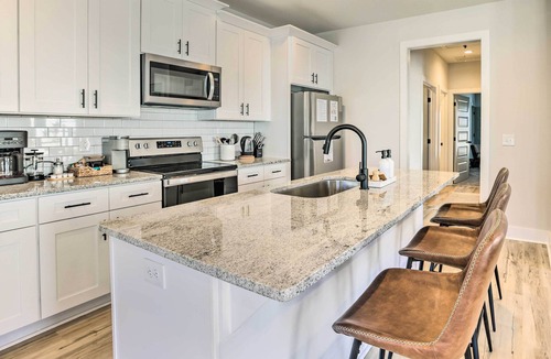 Opelika House | Opelika Townhome w/Central A/C + Heating!