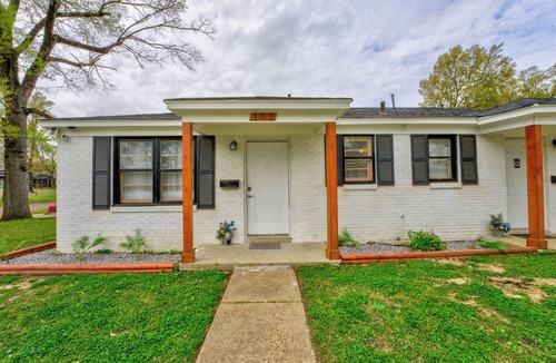 Memphis Apartment | Opulent Comfort with ShellCrestCorp Apt 101