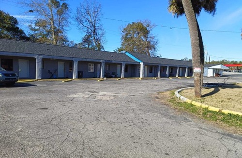 Edisto Apartment | Orangeburg SC|2 Queen Bed