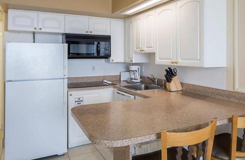Volusia County Resort | Ormond Beach beachfront studio with view of the Atlantic Ocean.