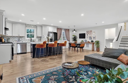 Snellville House | Outdoor Projector, Arcade, Fire Pit, 2 Living Rooms, Fire Pit, and more!