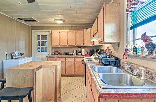 Oxford Cottage | Oxford Home on Private Land < 7 Mi to Dtwn!