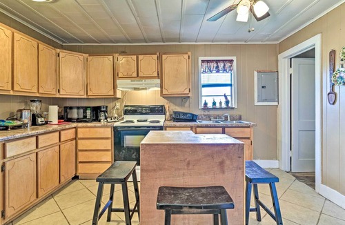 Oxford Cottage | Oxford Home on Private Land < 7 Mi to Dtwn!