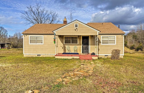 Oxford Cottage | Oxford Home on Private Land < 7 Mi to Dtwn!