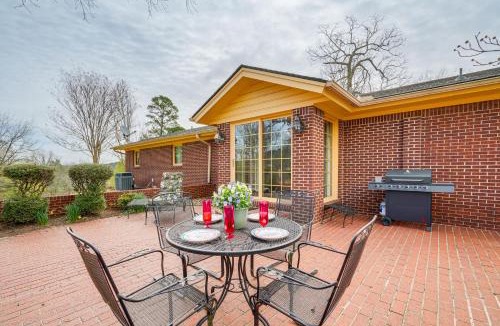 Dover House | Ozark Getaway w/Pond, Fire Pit & Patio