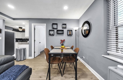 Downtown Atlanta Apartment | P/8G Remodel 2BR/2BA downtown ATL- Parking & Balcony