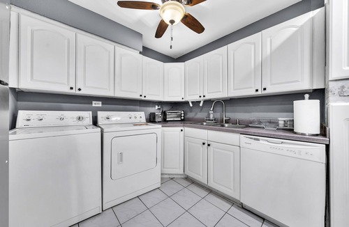 Downtown Atlanta Apartment | P/8G Remodel 2BR/2BA downtown ATL- Parking & Balcony
