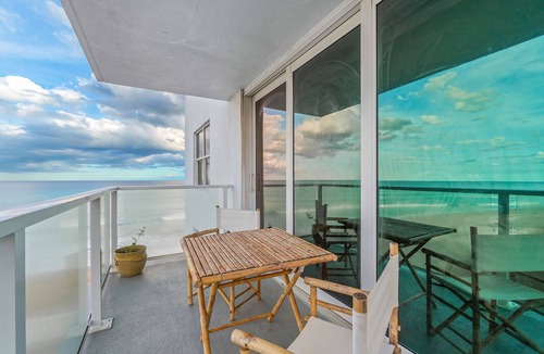 Palm Beach Condo | Palm Beach Island Chic Oceanfront -seasonal discount on base rate