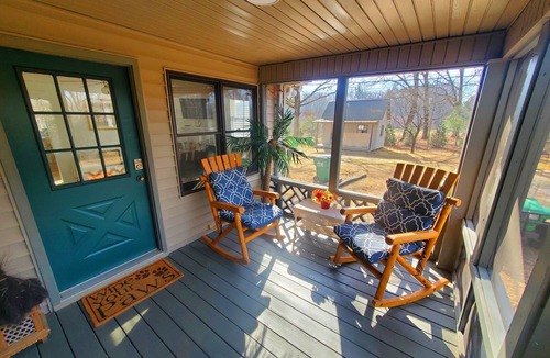 Clarkesville House | Palm Lake Cottage: 5-Star Country Comfort