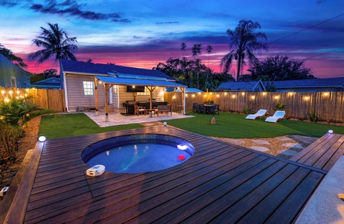 Mango Groves House | Palm Paradise Resort! Beach Area, Pool, Sauna, Cold Plunge, Hot Tub