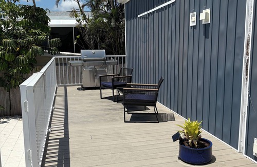 Saint James City House | Paradise on the Water with Pool