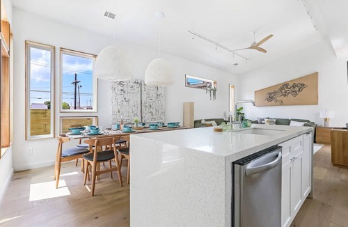 Faubourg Lafayette House | Paradise | Private Hot Tub + Shared Heated Pool