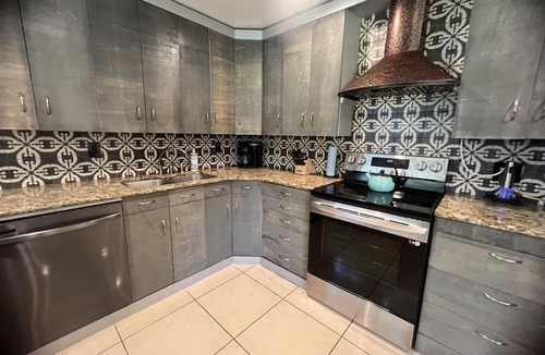 St. Cloud House | Paradise Retreat - Saint Cloud, FL. 4 bedrm Luxury Vacation Rental, Pet Friendly