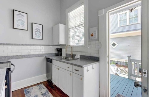 Historic Downtown Savannah Apartment | Park Inn, Charming | Historic | Dog-Friendly!