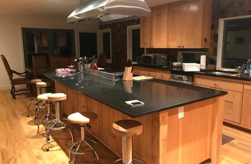 Franklin Cabin | Parrot Executive Cabin in Forest PH23