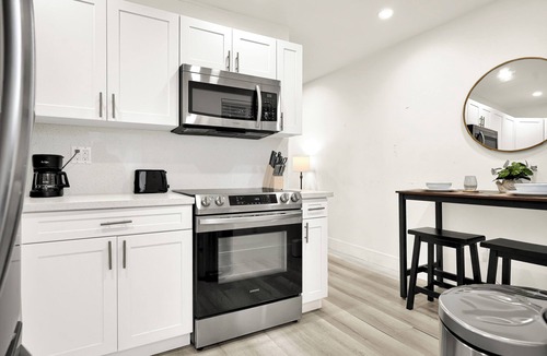 West Little River House | Peaceful 2BR Home w/King Bed. Near Trendy Areas!