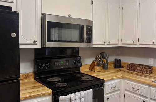 Easley House | Peaceful 3-bedroom house with AC in charming Easley