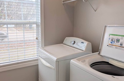 Enterprise House | Peaceful 3 BR/2.5 bath*5 min to base*pool*