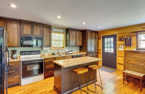 Ardmore Cabin | Peaceful Cabin at Lake Logan w/Spacious Yard!