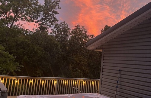 Williamstown Cottage | Peaceful Cabin in Cove on Williamstown Lake 7 miles from Ark Encounter
