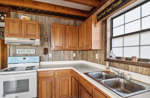 Waverly Cabin | Peaceful cabin with a lovely view of the TN river-the PERFECT weekend getaway!