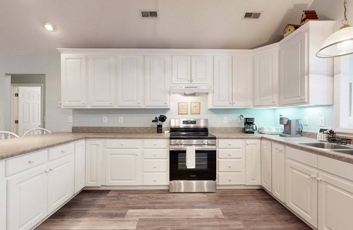 Edisto Island House | Peaceful home close to the beach with EV Charger, screened-in porch, large yard