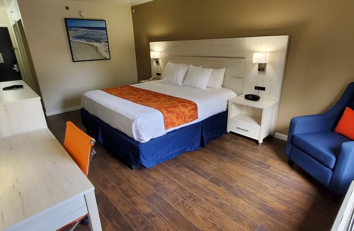 Dock Junction Hotel | Peaceful hotel close to downtown Brunswick, St. Simons, Jekyll and Sea Island.