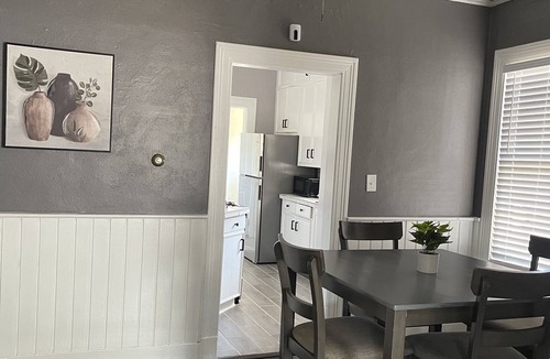 Fondren House | Peaceful modern day home in Fondren District - Less than 3 mins from Stadium