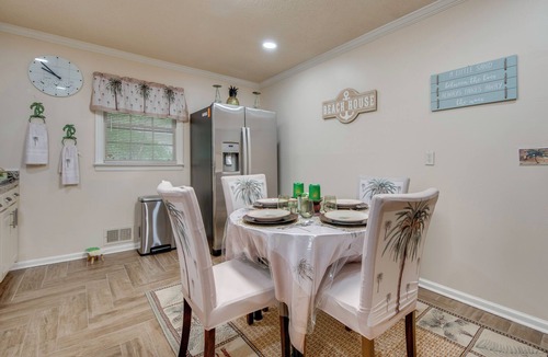 Riverdale House | Peaceful Porch, Yard! Riverdale Home Near Dtwn ATL