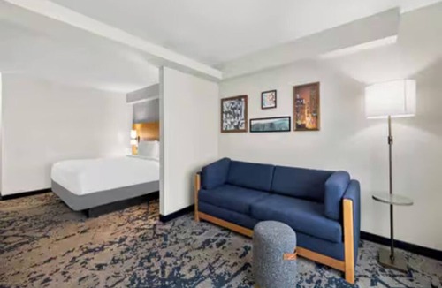 South Baton Rouge Hotel | Peaceful Retreat Close to LSU & Baton Rouge Cultural Hotspots - 4.4 miles