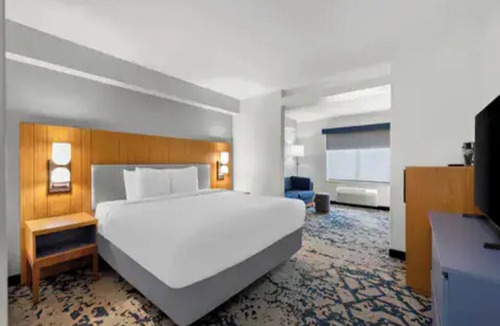 South Baton Rouge Hotel | Peaceful Retreat Close to LSU & Baton Rouge Cultural Hotspots - 4.4 miles