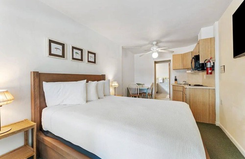 Little Torch Key Hotel | Peaceful Studio w/Pool & Beach Access | Breakfast Included