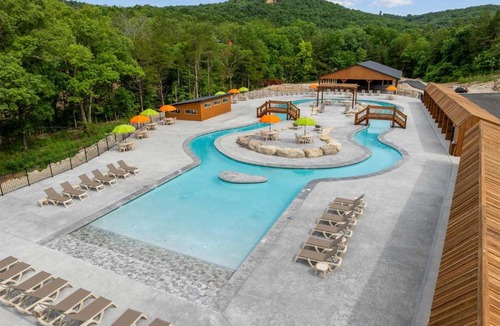 Hollister House | Peaceful Timbers Getaway