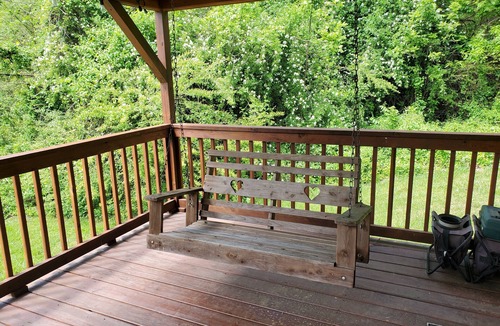 Franklin Cabin | Peaceful Treasure 2/Bed Riverfront Cabin in Franklin NC